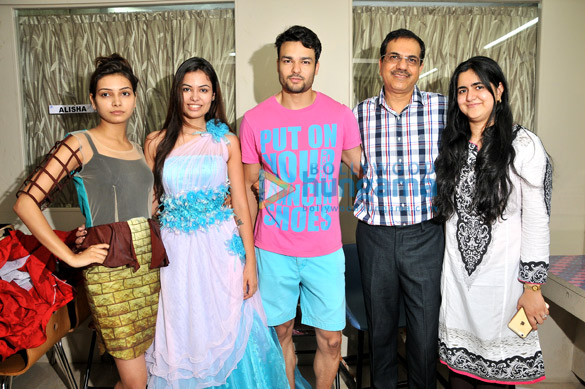 celebs grace the preview of fittings for the fashion show vibrance 2015 6