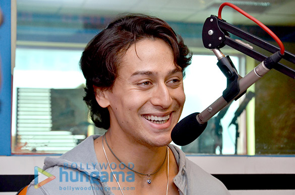 tiger shroff promotes his music video zindagi aa raha hoon main at 93 5 red fm 6