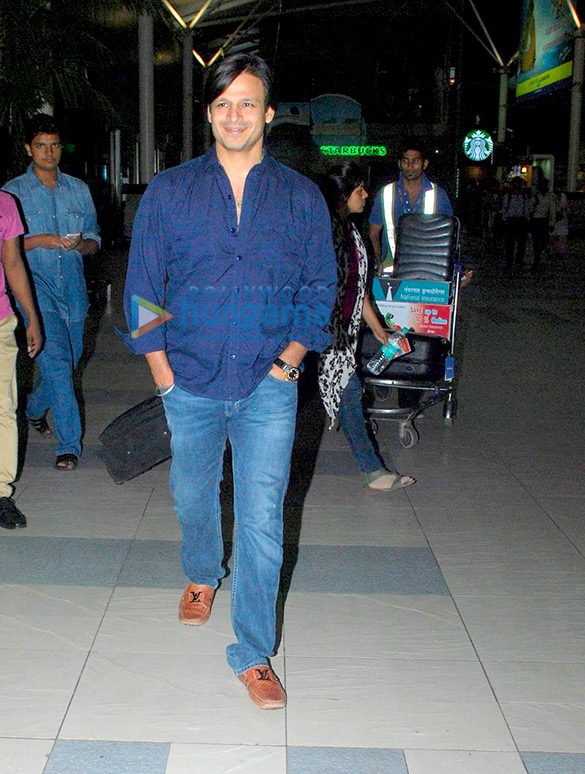 vivek oberoi snapped at the domestic airport 3