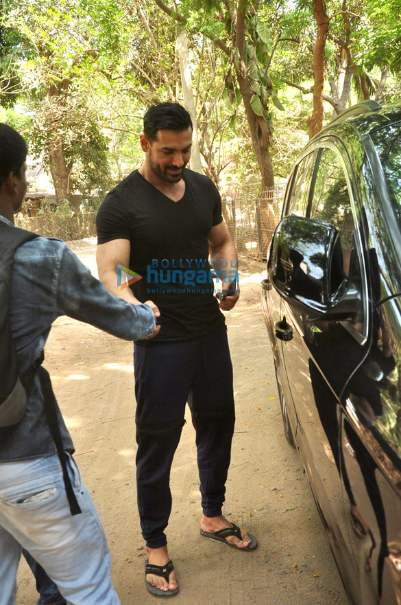 john abraham snapped with nishikant kamat 6