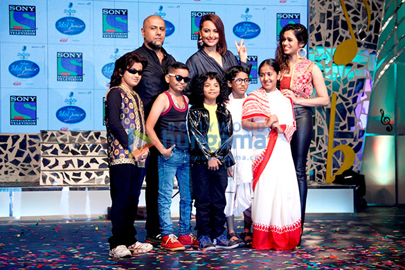 sonakshi sinha graces the launch of indian idol junior 7