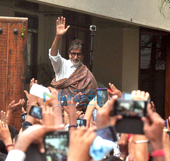 amitabh bachchan snapped at his home as he greeted hundreds of fans 6