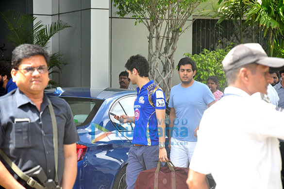 vidhu vinod chopra sachin tendulkar snapped before they left in a private plane for ipl finals 4