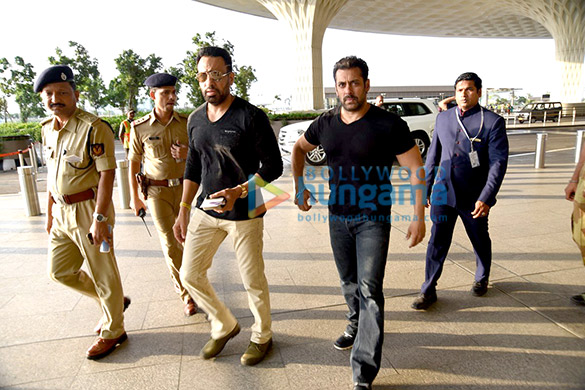salman khan snapped leaving for aiba in dubai 15