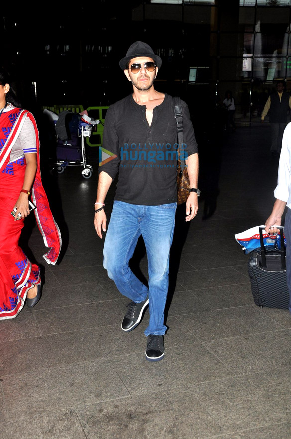 salman khan varun dhawan and others snapped returning from aiba in dubai 8