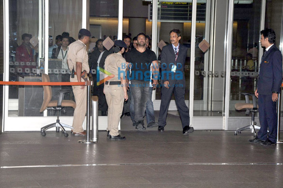 salman khan varun dhawan and others snapped returning from aiba in dubai 2