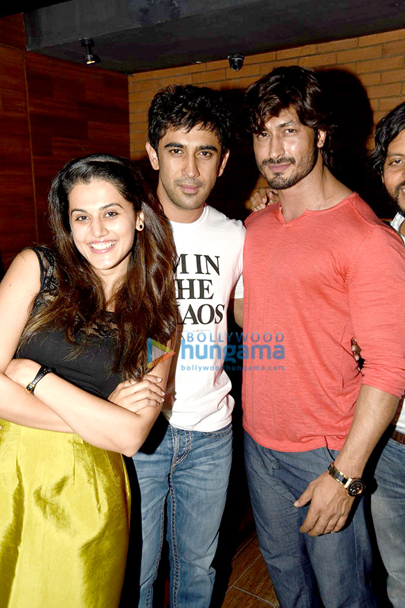 celebs grace amit sadhs birthday bash 4