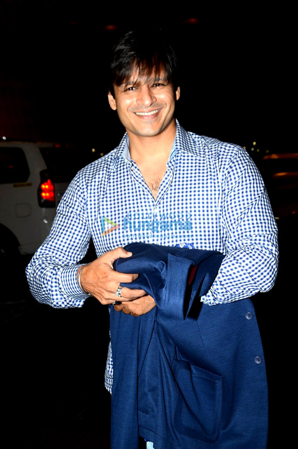 priyanka chopra anushka sharma farhan akhtar and other leave for iifa awards 2015 5