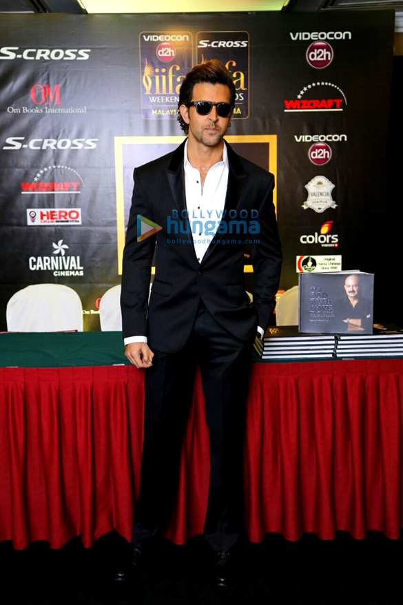 hrithik roshan at the book signing session of sister sunaina roshans book to dad with love 4