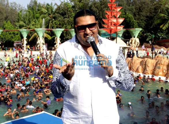 celebs grace 17th anniversary of water kingdom 6