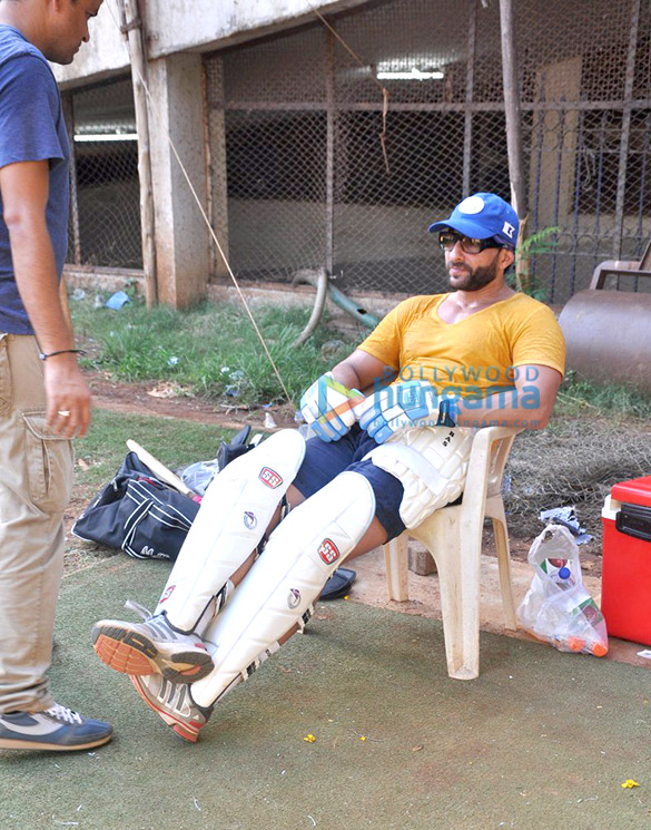 saif ali khan kunal khemu snapped playing cricket 6