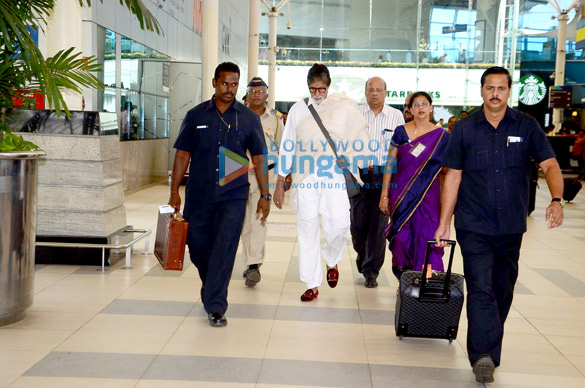 amitabh bachchan snapped at the domestic airport 4