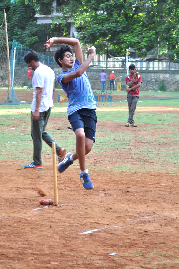 arjun rampal saif ali khan ibrahim ali khan snapped playing cricket 12