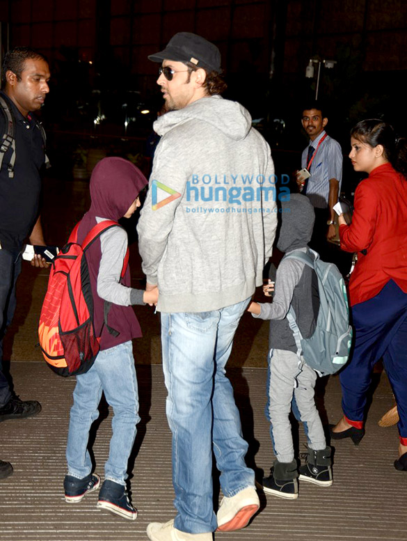 hrithik roshan flies off on a holiday to south africa with kids 10