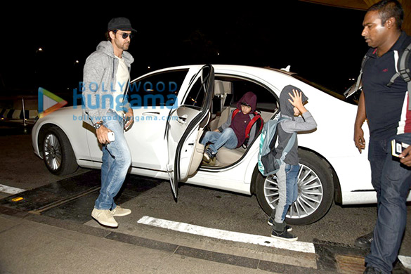 hrithik roshan flies off on a holiday to south africa with kids 2