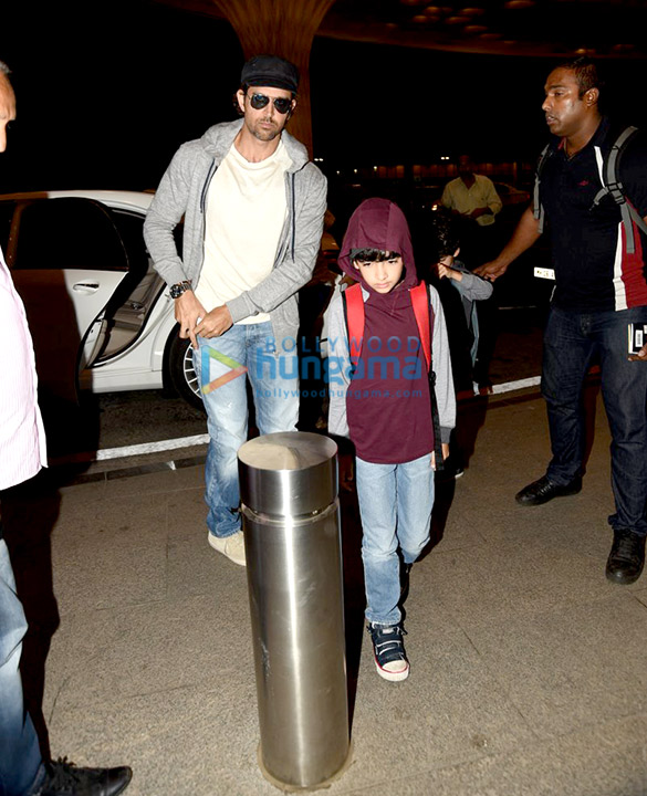 hrithik roshan flies off on a holiday to south africa with kids 4