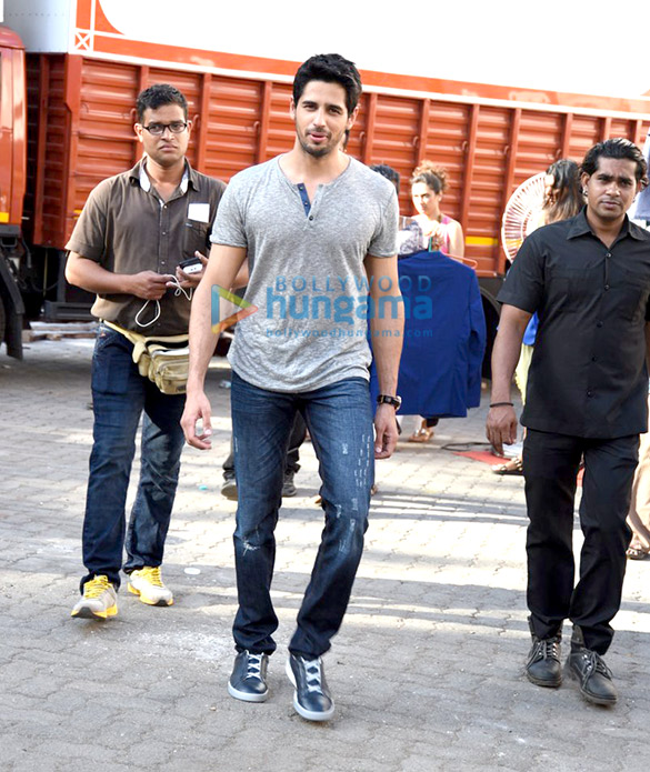 akshay kumar sidharth malhotra snapped at mehboob studio 3