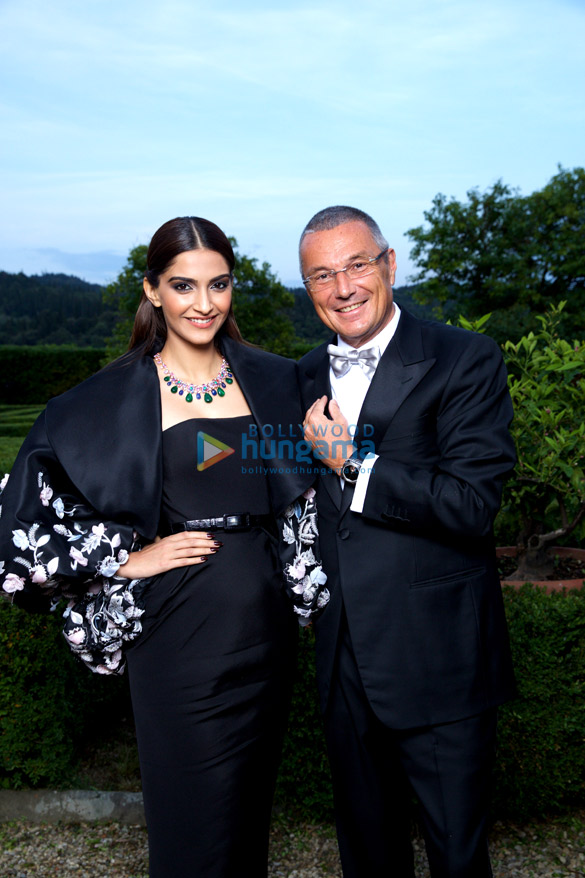 sonam kapoor unveils bulgaris high jewellery collection 3