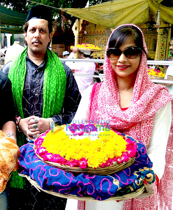 tanisha singh visits ajmer sharif after completing her shoot for the film teri fitrat 2