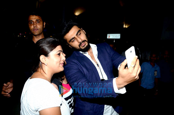 varun dhawan shraddha kapoor arjun kapoor snapped at the domestic airport 5