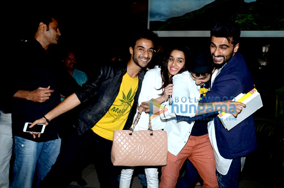 varun dhawan shraddha kapoor arjun kapoor snapped at the domestic airport 4