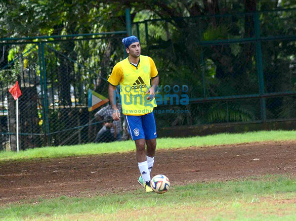 ranbir kapoor abhishek bachchan snapped at football practice session 4