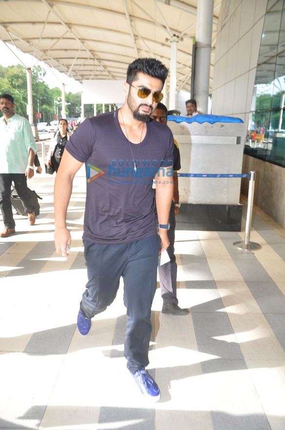 arjun kapoor snapped at the domestic airport 10