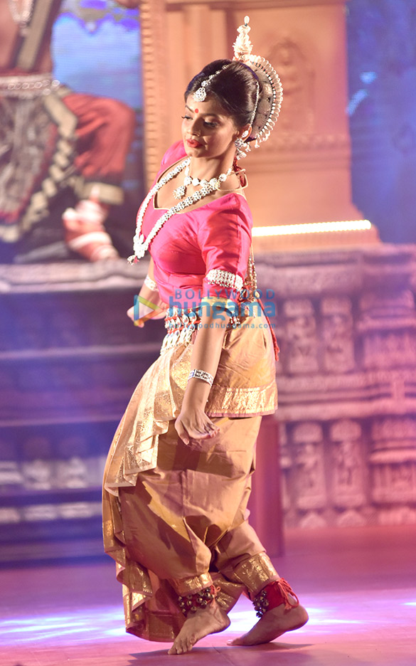 richa chadda graces ratika ramkumars show vasudhaivah kutumbkam 8
