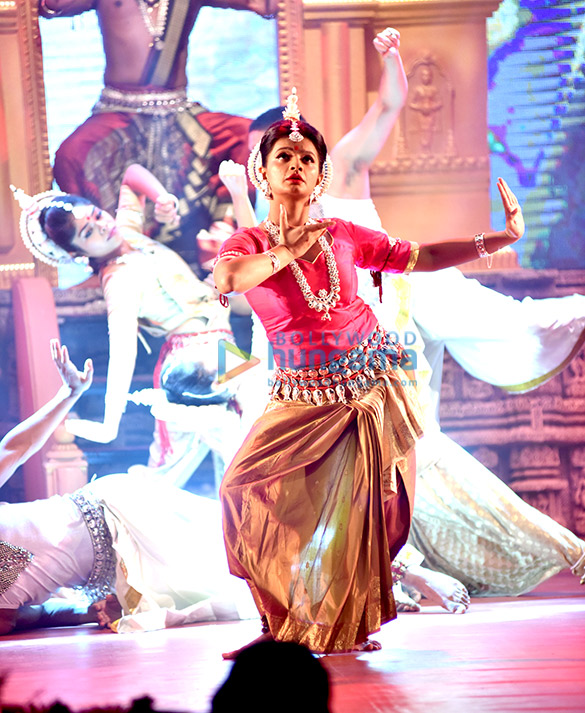 richa chadda graces ratika ramkumars show vasudhaivah kutumbkam 9