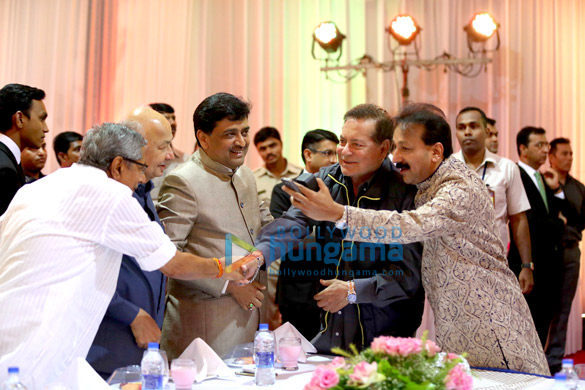 salman khan graces baba siddique zeeshan siddiques iftaar party 5