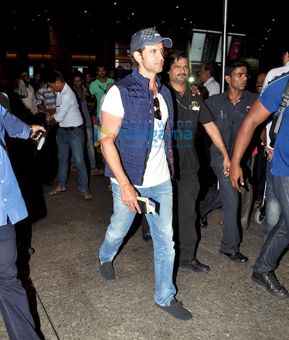 hrithik roshan sonam kapoor arrive from turkey 11