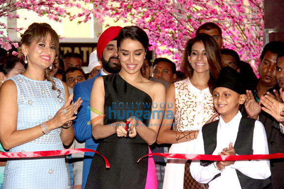 shraddha kapoor inaugurates the 14th glamour 2015 jewellery exhibition 4