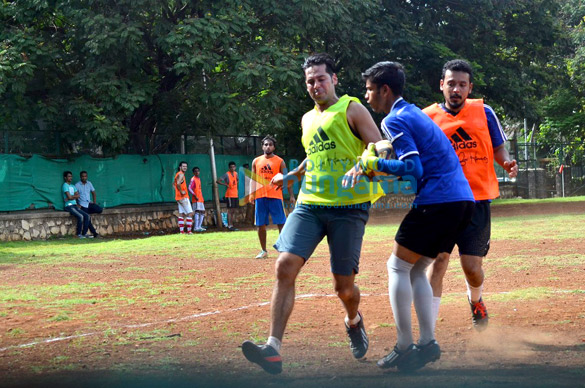 ranbir kapoor arjun kapoor and other snapped at football practice 10