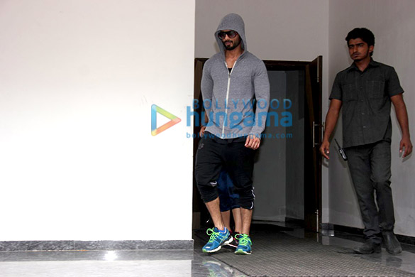 shahid kapoor mira rajput snapped outside a gym in bandra 2