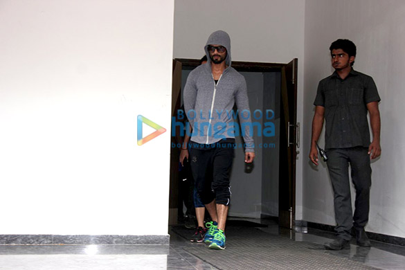 shahid kapoor mira rajput snapped outside a gym in bandra 4