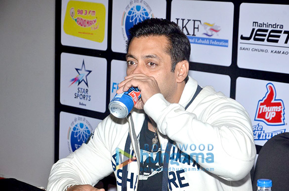 salman khan graces the pro kabaddi league match between mumbai pune 8