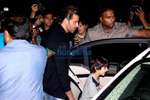 hrithik roshan snapped with kids post a screening of inside out 7