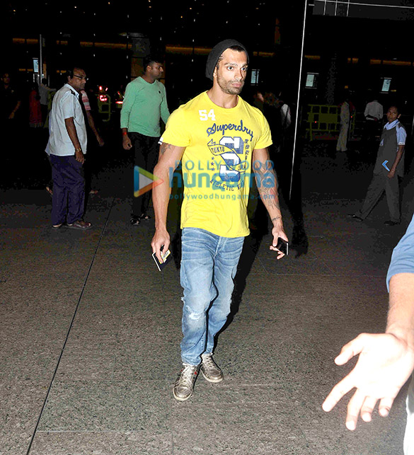 bipasha basu snapped with karan singh grover while returning from maldives 6