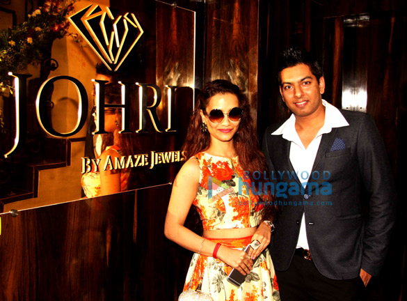 tia bajpai akanksha singh at the launch of johri lounge by amaze jewels in bandra 7