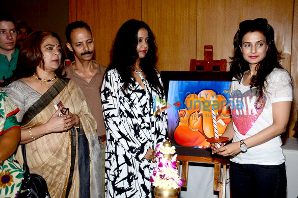ameesha patel inaugurates an art exhibition 6