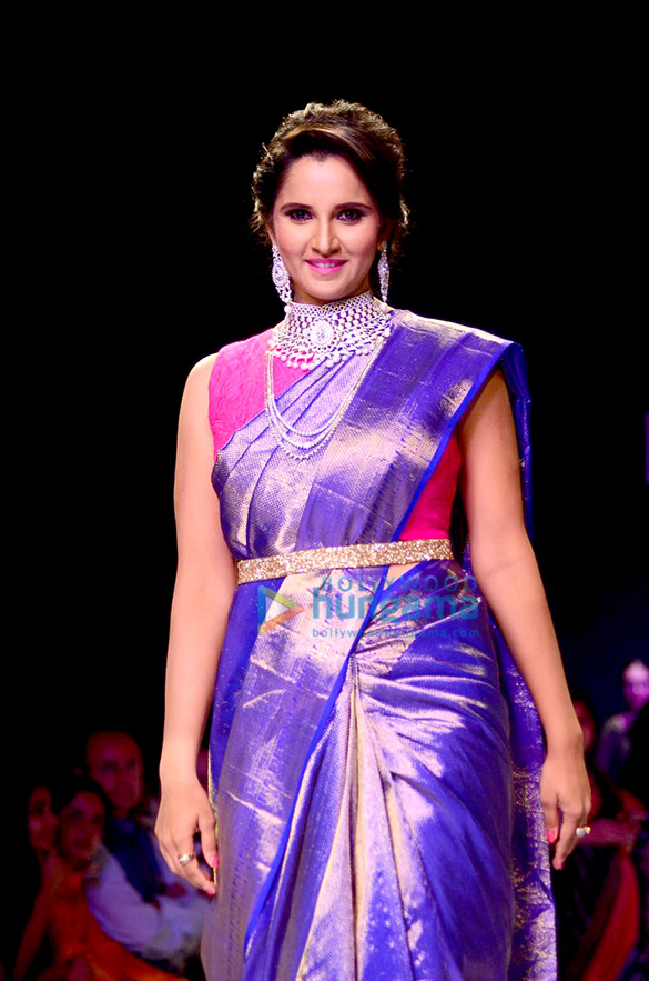 sania mirza walks at iijw 2015 4