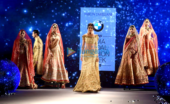 lisa haydon walks for tarun tahiliani at bmw india bridal fashion week 8