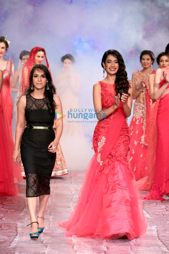sarah jane dias walks for jyotsna tiwari at bmw india bridal fashion week 2015 2