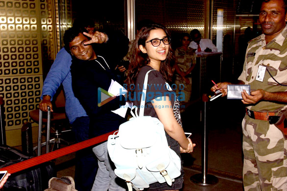 parineeti chopra snapped leaving for usa at the airport 8