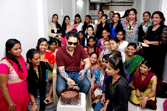 mika singh celebrates independence day with underprivileged kids of divine touch ngo 7