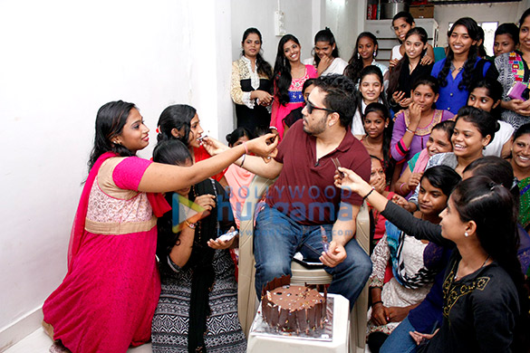 mika singh celebrates independence day with underprivileged kids of divine touch ngo 12