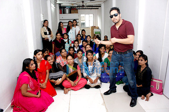 mika singh celebrates independence day with underprivileged kids of divine touch ngo 6
