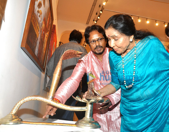 asha bhosle inaugurates paramesh pauls glory of the ganges exhibition 3