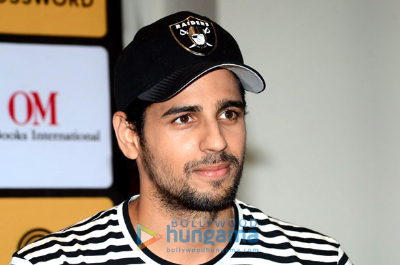 sidharth malhotra at the launch of fitness trainer marika johanssons book healthy kitchen 8