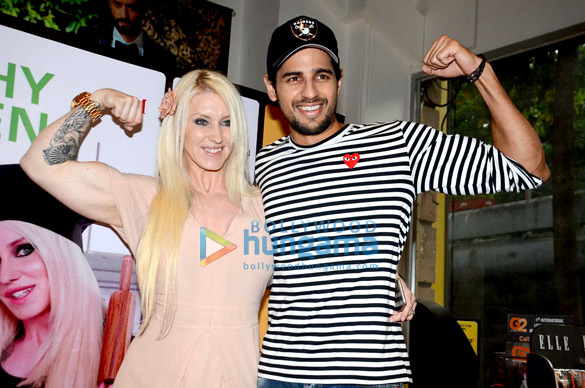 sidharth malhotra at the launch of fitness trainer marika johanssons book healthy kitchen 6